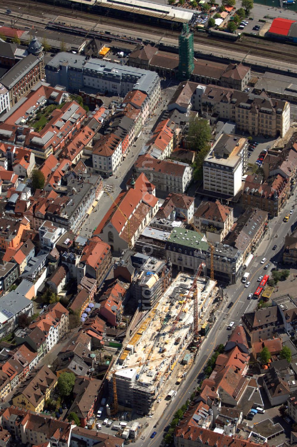 Aerial photograph Konstanz - Blick auf den Neubau zwei weiterer Geschäftshäuser in der Bodanstrasse und Rosgartenstrasse. Eröffnung war im zweiten Halbjahr 2008. Es entstand unter der Regie der DGAG Shopping Immobilien GmbH, einem Unternehmen der Pirelli & C. Real Estate Deutschland GmbH. Hauptgeschäfte sind C&A, Deichmann und Edeka. Kontakt: DGAG Shopping Immobilien GmbH, Bodanstr. 1, 78462 Konstanz, Tel. +49(0)7531 6913360