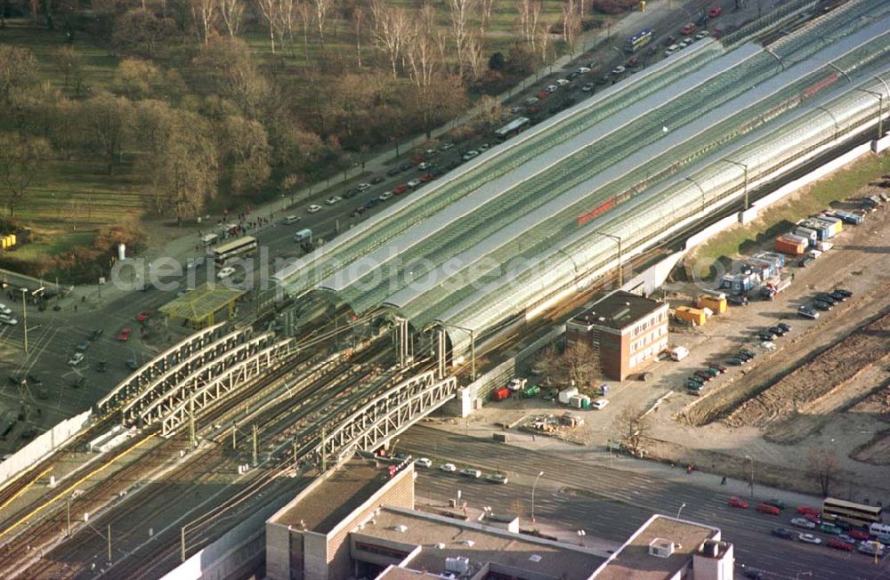 Berlin - Spandau from above - Neubaubahnhof Spandau und Baufeld für das Einkaufscentrum Spandauer Arkaden in Berlin - Spandau.