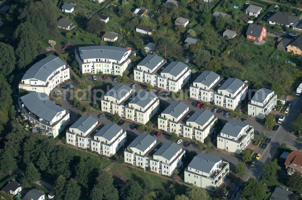 Berlin from above - Blick auf einen Neubaukomplex in der Leobschützer Straße im Wohngebiet Karow-Nord.