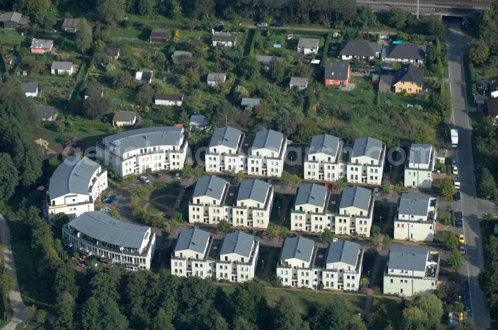 Aerial image Berlin - Blick auf einen Neubaukomplex in der Leobschützer Straße im Wohngebiet Karow-Nord.