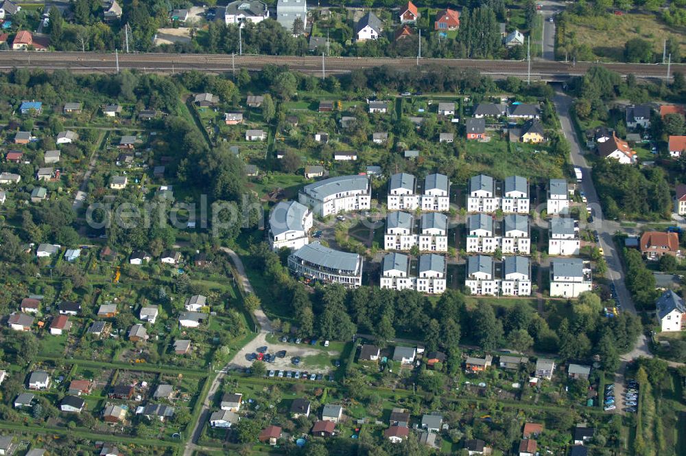 Aerial photograph Berlin - Blick auf einen Neubaukomplex in der Leobschützer Straße im Wohngebiet Karow-Nord.