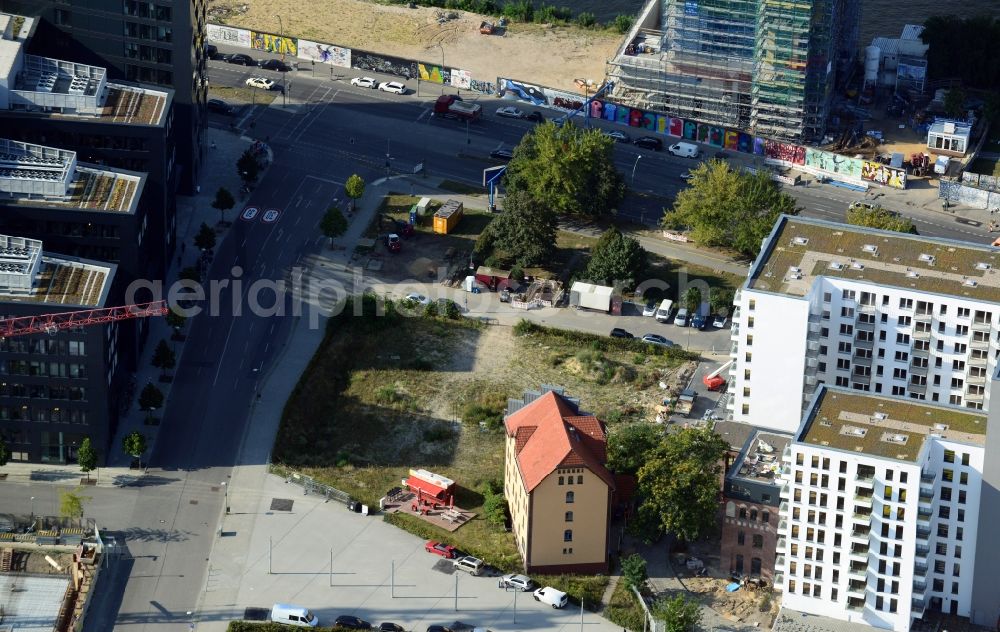 Aerial photograph Berlin OT Friedrichshain - View of the new construction project Quartier am Postbahnhof in the district of Friedrichshain in Berlin