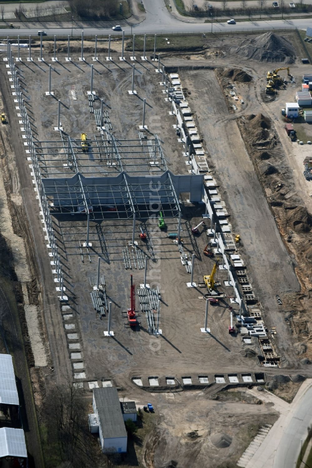 Hoppegarten from the bird's eye view: Construction site with piling works for the foundation slab of a new building einer Logistikhalle der Hoppegarten Park Property GmbH & Co.KG an der Industriestrasse in Hoppegarten in the state Brandenburg