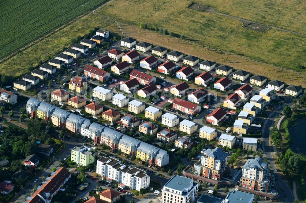 Teltow from above - Residential area a row house settlement Muehlendorf in Teltow in the state Brandenburg, Germany