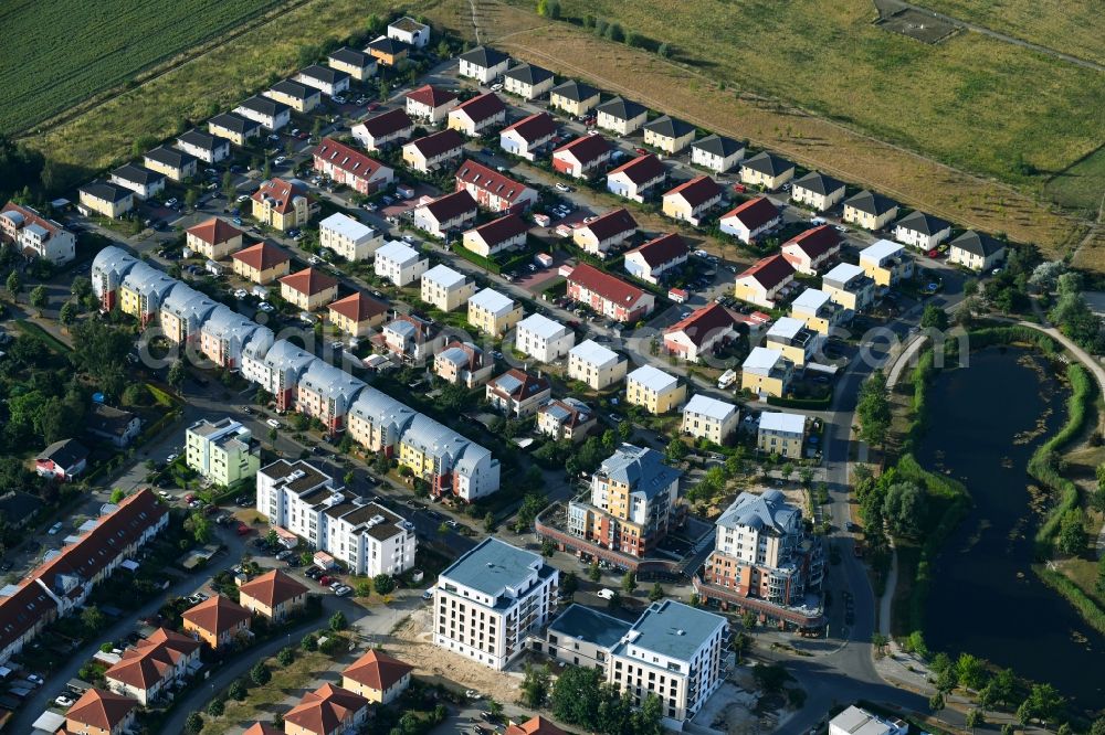 Teltow from the bird's eye view: Residential area a row house settlement Muehlendorf in Teltow in the state Brandenburg, Germany