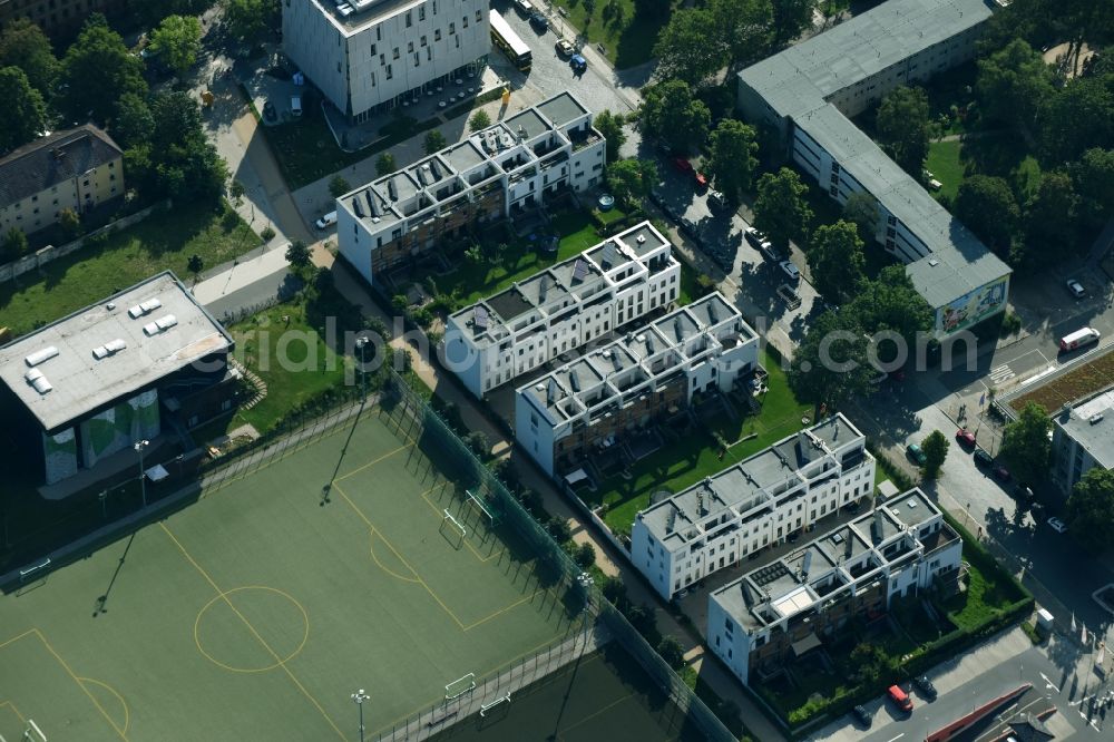 Berlin from above - Housing development with townhouses at Seydlitzstrasse in Moabit in Berlin - Mitte. The homes are located in close proximity to sporting facilities with two football / soccer pitches