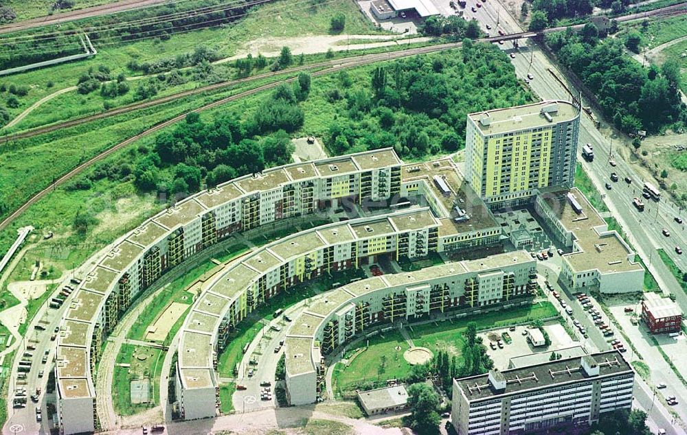 Berlin-Lichtenberg from the bird's eye view: Neubausiedlung Rosenfelder Ring an der B1 in Berlin-Lichtenberg.