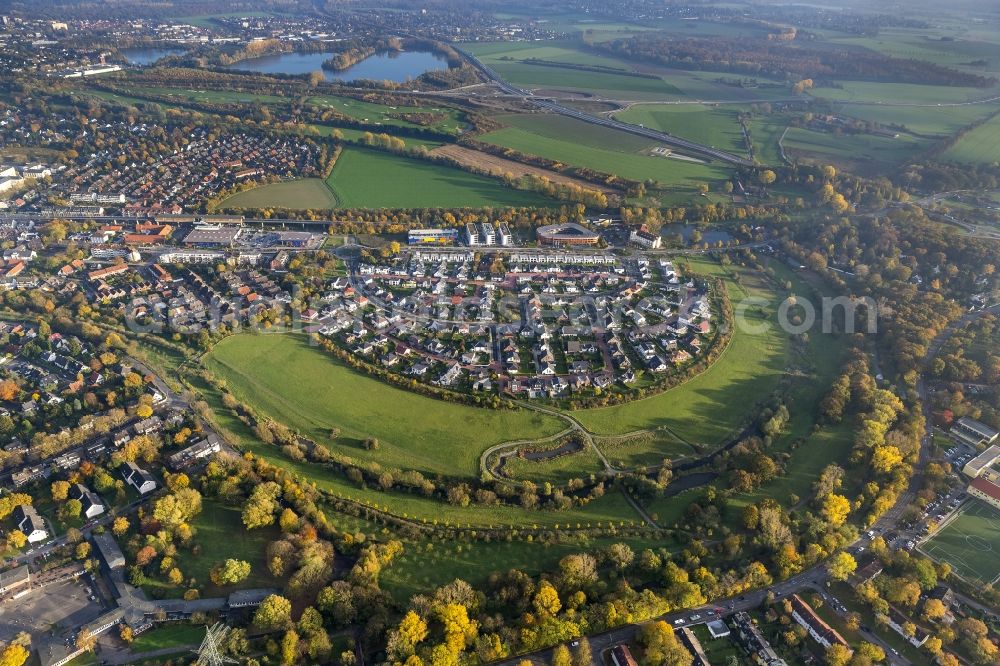 Duisburg from the bird's eye view: New housing estate in the borough Huckingen of Duisburg in the Ruhr area in North Rhine-Westphalia