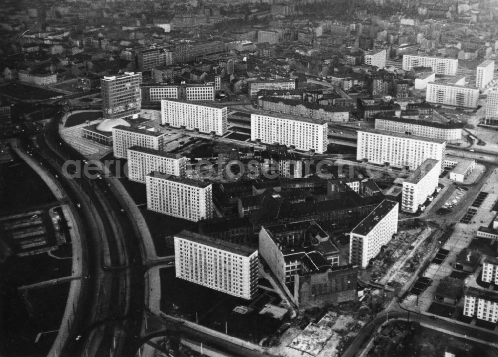 Aerial image Berlin - Housing development between the Alexan der Street and the Karl-Marx-Allee in Berlin. On the left is the house of the teacher and the Congress Hall