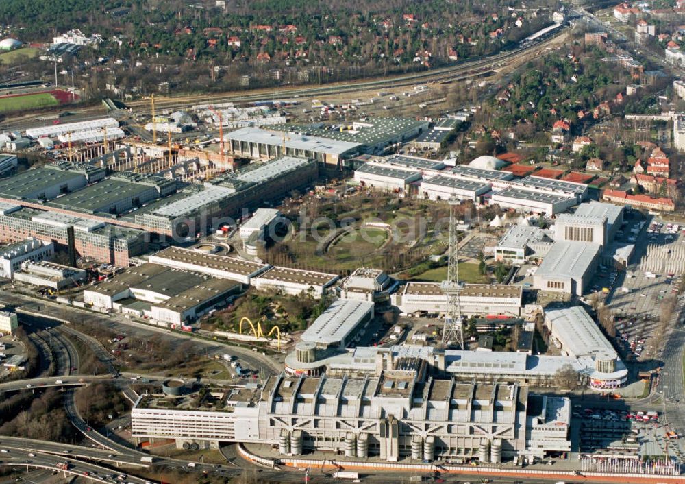 Berlin - Charlottenburg from above - Neubauten auf dem Messegelände der Messe Berlin am Berliner Funkturm / ICC in Charlottenburg.