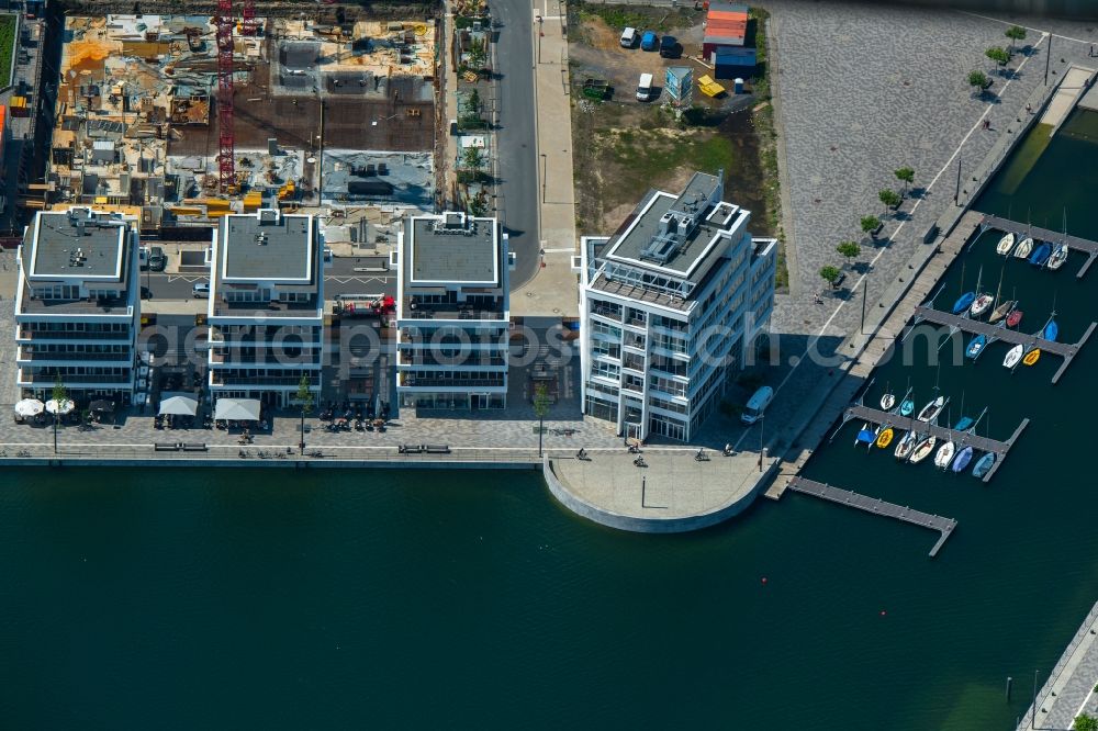 Dortmund from the bird's eye view: New residential buildings at the lake Phoenixsee beneath the roads Hoerder-Bach-Allee and Am Kai in Dortmund in North Rhine-Westphalia