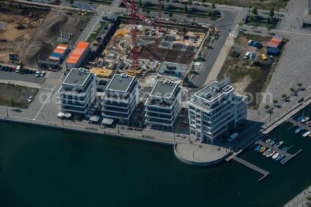 Aerial image Dortmund - New residential buildings at the lake Phoenixsee beneath the roads Hoerder-Bach-Allee and Am Kai in Dortmund in North Rhine-Westphalia