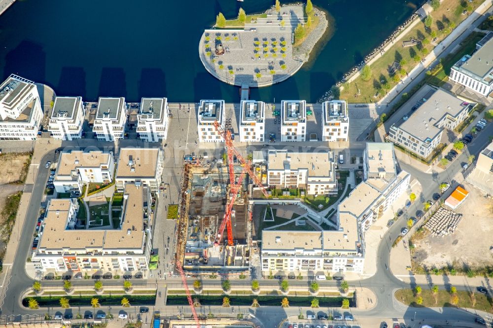 Aerial photograph Dortmund - New residential buildings at the lake Phoenixsee beneath the roads Hoerder-Bach-Allee and Am Kai in Dortmund in North Rhine-Westphalia