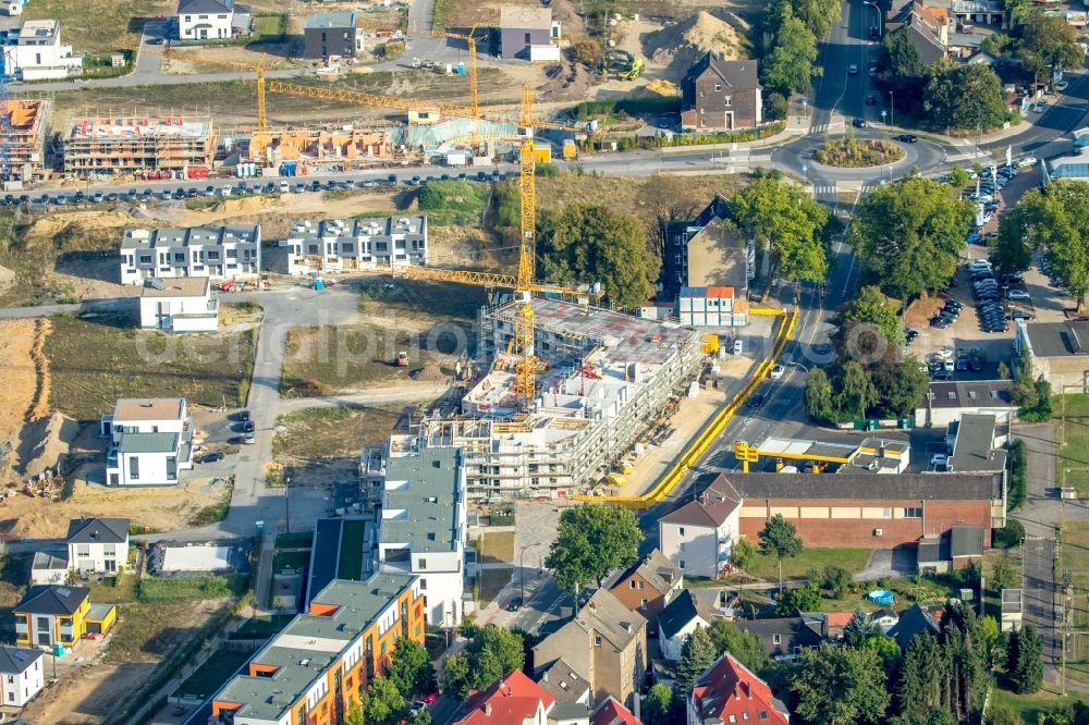 Aerial image Dortmund - New residential buildings at the lake Phoenixsee beneath the roads Hoerder-Bach-Allee and Am Kai in Dortmund in North Rhine-Westphalia