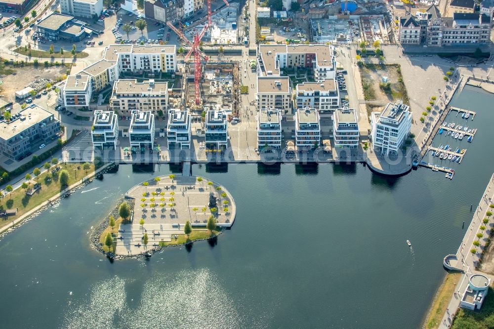 Aerial photograph Dortmund - New residential buildings at the lake Phoenixsee beneath the roads Hoerder-Bach-Allee and Am Kai in Dortmund in North Rhine-Westphalia