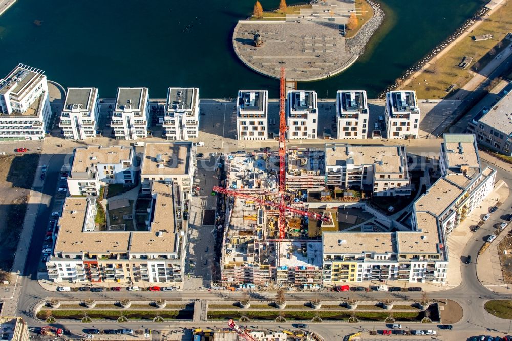 Aerial image Dortmund - New residential buildings at the lake Phoenixsee beneath the roads Hoerder-Bach-Allee and Am Kai in Dortmund in North Rhine-Westphalia