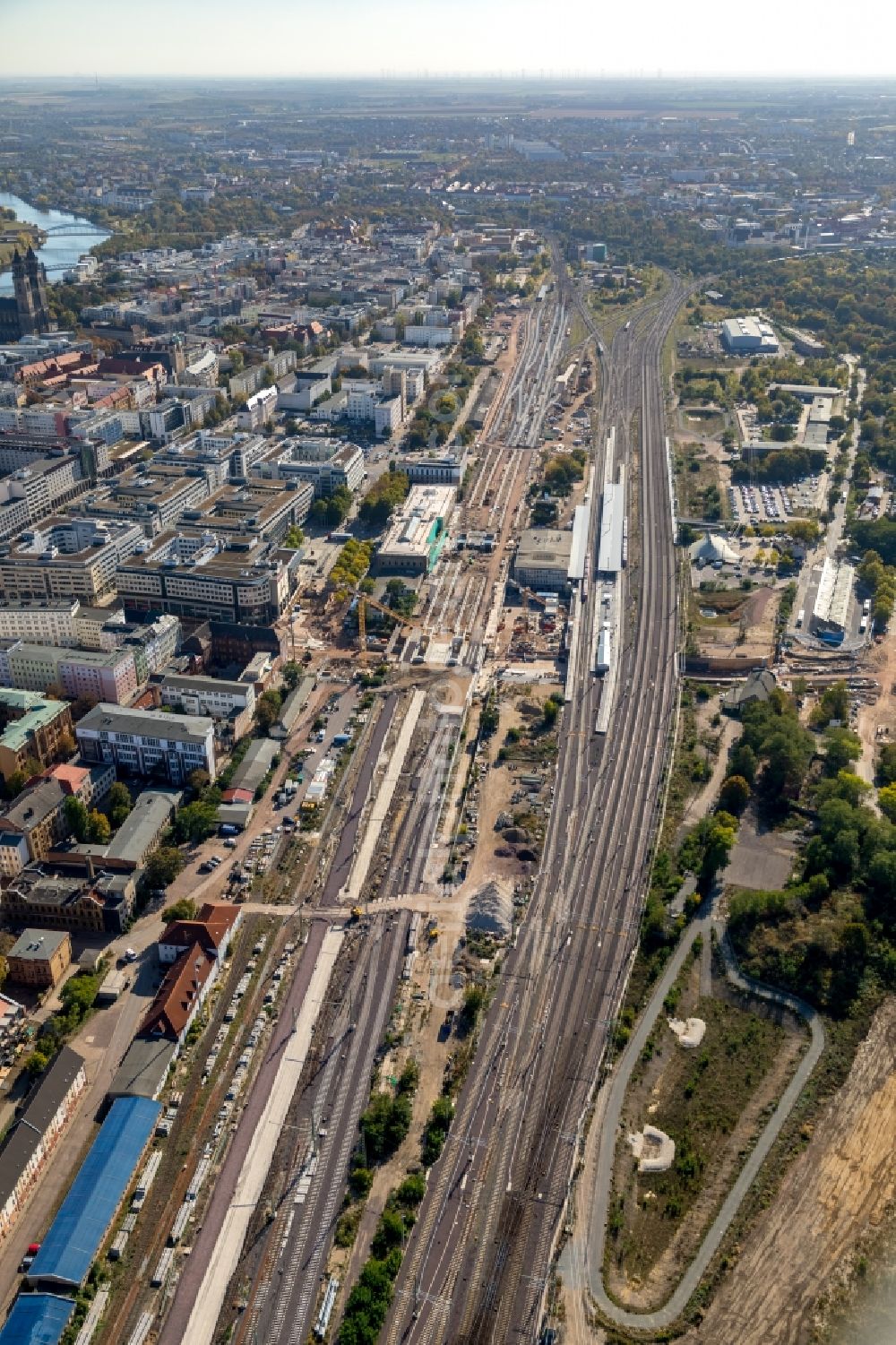 Magdeburg from the bird's eye view: Maintenance work on a rail track and overhead wiring harness in the route network of the Deutsche Bahn in Magdeburg in the state Saxony-Anhalt, Germany