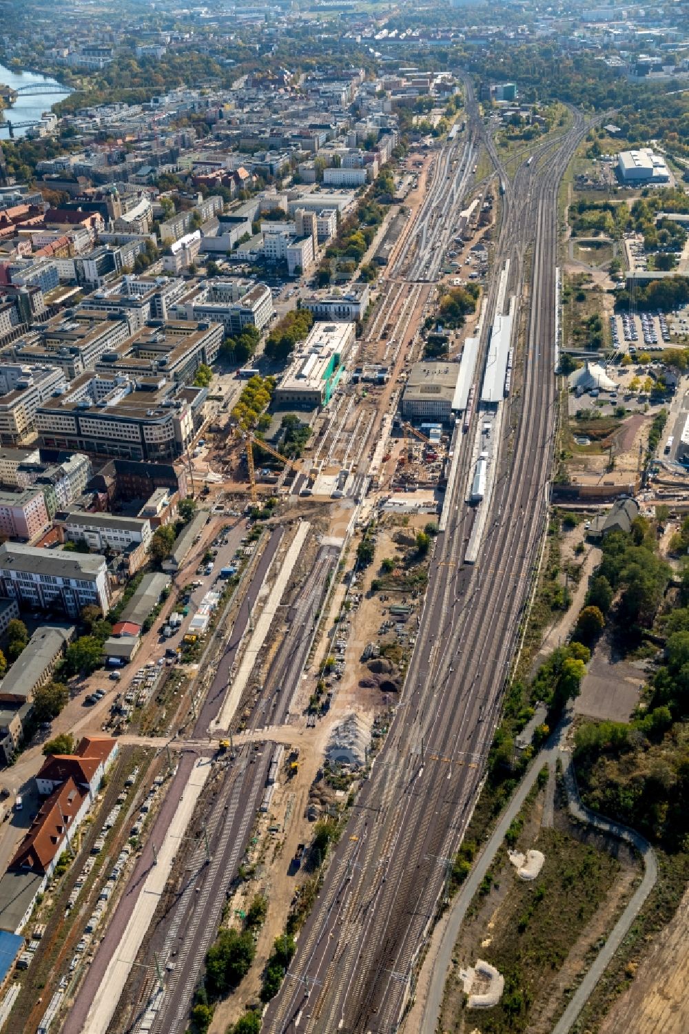 Aerial photograph Magdeburg - Maintenance work on a rail track and overhead wiring harness in the route network of the Deutsche Bahn in Magdeburg in the state Saxony-Anhalt, Germany