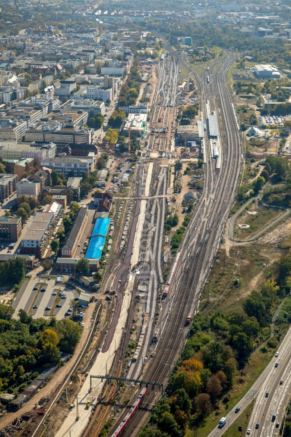 Aerial photograph Magdeburg - Maintenance work on a rail track and overhead wiring harness in the route network of the Deutsche Bahn in Magdeburg in the state Saxony-Anhalt, Germany