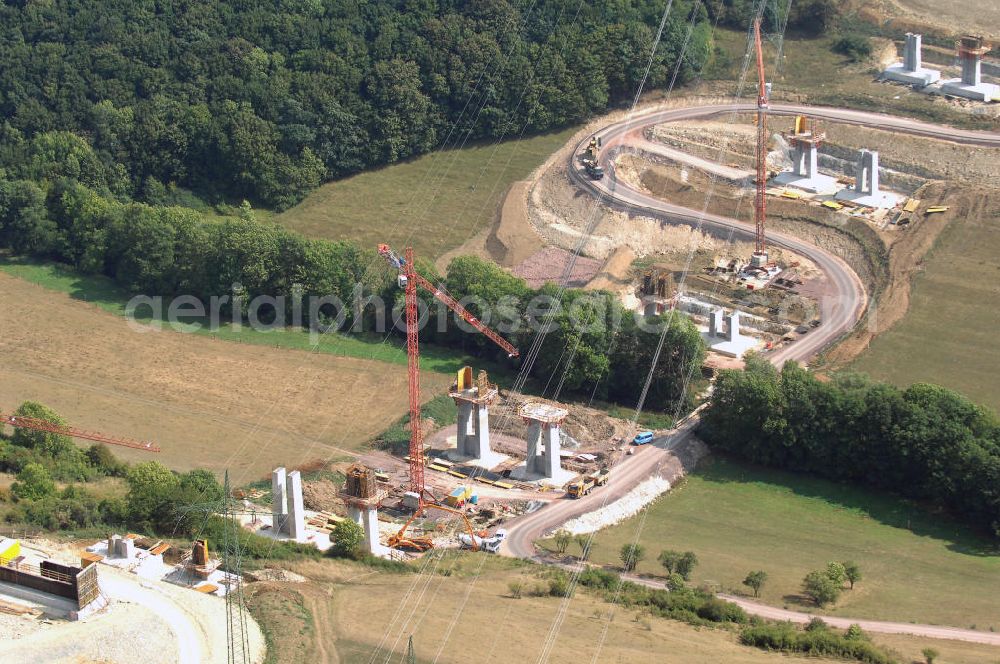 Eisenach from above - Eisenach 27.08..2008 Neubautrasse der BAB A 4 - Umfahrung Hörselberge in Thüringen bei Eisenach. Im September 2007 hat das Bieterkonsortium VINCI Concessions / Hochtief PPP (50/50) den Zuschlag für das A-Modell BAB A 4 Umfahrung Hörselberge (km 238,5 bis km 283,2) erhalten. Die bei diesem Projekt auf der Bauausführungsebene gegründete Arbeitsgemeinschaft wird von der EUROVIA Infra GmbH angeführt, des Weiteren sind hier die Unternehmen Hochtief, Strassing Limes und Rädlinger beteiligt. Durchgeführt werden die im Zuge dieses Projektes notwendigen Arbeiten unter an derem von den Mitarbeitern der Niederlassung Weimar der EUROVIA Verkehrsbau Union sowie der Niederlassungen Abbruch und Erdbau, Betonstraßenbau, Ingenieurbau und TECO Schallschutz der EUROVIA Beton. DEGES