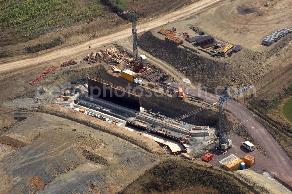 Aerial image Eisenach - Eisenach 27.08..2008 Neubautrasse der BAB A 4 - Umfahrung Hörselberge in Thüringen bei Eisenach. Im September 2007 hat das Bieterkonsortium VINCI Concessions / Hochtief PPP (50/50) den Zuschlag für das A-Modell BAB A 4 Umfahrung Hörselberge (km 238,5 bis km 283,2) erhalten. Die bei diesem Projekt auf der Bauausführungsebene gegründete Arbeitsgemeinschaft wird von der EUROVIA Infra GmbH angeführt, des Weiteren sind hier die Unternehmen Hochtief, Strassing Limes und Rädlinger beteiligt. Durchgeführt werden die im Zuge dieses Projektes notwendigen Arbeiten unter an derem von den Mitarbeitern der Niederlassung Weimar der EUROVIA Verkehrsbau Union sowie der Niederlassungen Abbruch und Erdbau, Betonstraßenbau, Ingenieurbau und TECO Schallschutz der EUROVIA Beton. DEGES