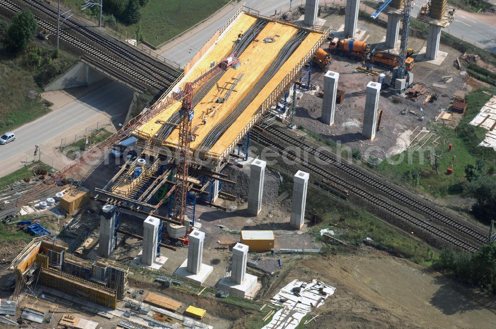 Aerial photograph Eisenach - Eisenach 27.08..2008 Neubautrasse der BAB A 4 - Umfahrung Hörselberge in Thüringen bei Eisenach. Im September 2007 hat das Bieterkonsortium VINCI Concessions / Hochtief PPP (50/50) den Zuschlag für das A-Modell BAB A 4 Umfahrung Hörselberge (km 238,5 bis km 283,2) erhalten. Die bei diesem Projekt auf der Bauausführungsebene gegründete Arbeitsgemeinschaft wird von der EUROVIA Infra GmbH angeführt, des Weiteren sind hier die Unternehmen Hochtief, Strassing Limes und Rädlinger beteiligt. Durchgeführt werden die im Zuge dieses Projektes notwendigen Arbeiten unter an derem von den Mitarbeitern der Niederlassung Weimar der EUROVIA Verkehrsbau Union sowie der Niederlassungen Abbruch und Erdbau, Betonstraßenbau, Ingenieurbau und TECO Schallschutz der EUROVIA Beton. DEGES