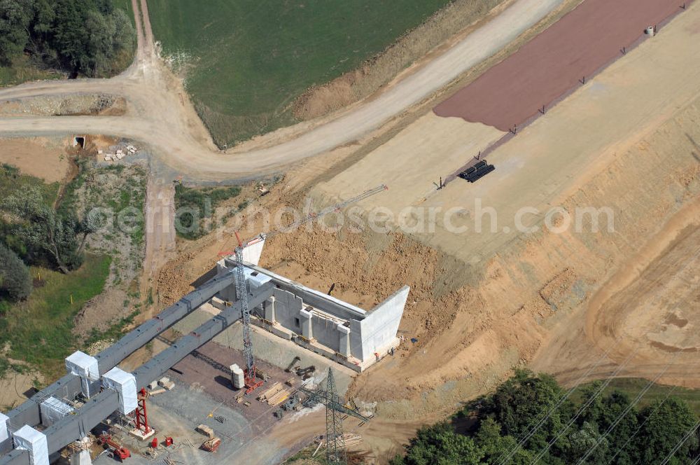 Eisenach from above - Eisenach 27.08..2008 Neubautrasse der BAB A 4 - Umfahrung Hörselberge in Thüringen bei Eisenach. Im September 2007 hat das Bieterkonsortium VINCI Concessions / Hochtief PPP (50/50) den Zuschlag für das A-Modell BAB A 4 Umfahrung Hörselberge (km 238,5 bis km 283,2) erhalten. Die bei diesem Projekt auf der Bauausführungsebene gegründete Arbeitsgemeinschaft wird von der EUROVIA Infra GmbH angeführt, des Weiteren sind hier die Unternehmen Hochtief, Strassing Limes und Rädlinger beteiligt. Durchgeführt werden die im Zuge dieses Projektes notwendigen Arbeiten unter an derem von den Mitarbeitern der Niederlassung Weimar der EUROVIA Verkehrsbau Union sowie der Niederlassungen Abbruch und Erdbau, Betonstraßenbau, Ingenieurbau und TECO Schallschutz der EUROVIA Beton. DEGES