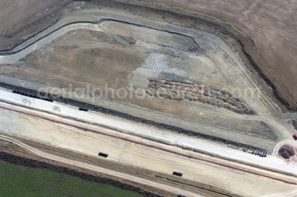 Aerial image Eisenach - Eisenach 27.08..2008 Neubautrasse der BAB A 4 - Umfahrung Hörselberge in Thüringen bei Eisenach. Im September 2007 hat das Bieterkonsortium VINCI Concessions / Hochtief PPP (50/50) den Zuschlag für das A-Modell BAB A 4 Umfahrung Hörselberge (km 238,5 bis km 283,2) erhalten. Die bei diesem Projekt auf der Bauausführungsebene gegründete Arbeitsgemeinschaft wird von der EUROVIA Infra GmbH angeführt, des Weiteren sind hier die Unternehmen Hochtief, Strassing Limes und Rädlinger beteiligt. Durchgeführt werden die im Zuge dieses Projektes notwendigen Arbeiten unter an derem von den Mitarbeitern der Niederlassung Weimar der EUROVIA Verkehrsbau Union sowie der Niederlassungen Abbruch und Erdbau, Betonstraßenbau, Ingenieurbau und TECO Schallschutz der EUROVIA Beton. DEGES