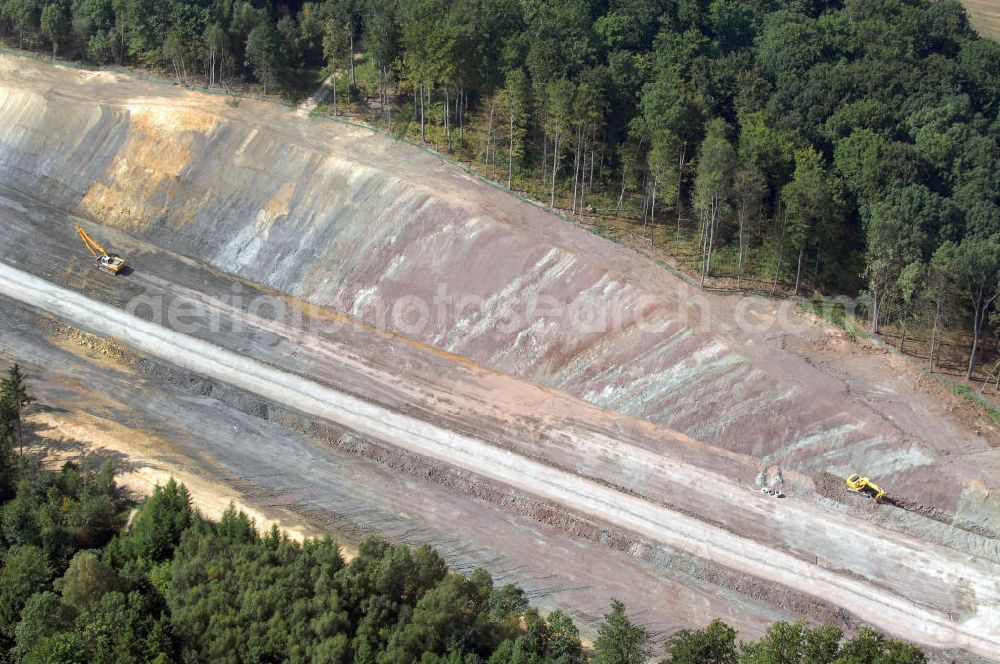 Aerial image Eisenach - Eisenach 27.08..2008 Neubautrasse der BAB A 4 - Umfahrung Hörselberge in Thüringen bei Eisenach. Im September 2007 hat das Bieterkonsortium VINCI Concessions / Hochtief PPP (50/50) den Zuschlag für das A-Modell BAB A 4 Umfahrung Hörselberge (km 238,5 bis km 283,2) erhalten. Die bei diesem Projekt auf der Bauausführungsebene gegründete Arbeitsgemeinschaft wird von der EUROVIA Infra GmbH angeführt, des Weiteren sind hier die Unternehmen Hochtief, Strassing Limes und Rädlinger beteiligt. Durchgeführt werden die im Zuge dieses Projektes notwendigen Arbeiten unter an derem von den Mitarbeitern der Niederlassung Weimar der EUROVIA Verkehrsbau Union sowie der Niederlassungen Abbruch und Erdbau, Betonstraßenbau, Ingenieurbau und TECO Schallschutz der EUROVIA Beton. DEGES