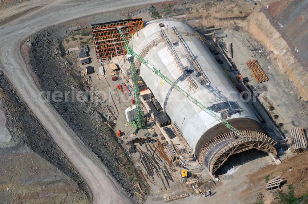 Aerial image Eisenach - Eisenach 27.08..2008 Neubautrasse der BAB A 4 - Umfahrung Hörselberge in Thüringen bei Eisenach. Im September 2007 hat das Bieterkonsortium VINCI Concessions / Hochtief PPP (50/50) den Zuschlag für das A-Modell BAB A 4 Umfahrung Hörselberge (km 238,5 bis km 283,2) erhalten. Die bei diesem Projekt auf der Bauausführungsebene gegründete Arbeitsgemeinschaft wird von der EUROVIA Infra GmbH angeführt, des Weiteren sind hier die Unternehmen Hochtief, Strassing Limes und Rädlinger beteiligt. Durchgeführt werden die im Zuge dieses Projektes notwendigen Arbeiten unter an derem von den Mitarbeitern der Niederlassung Weimar der EUROVIA Verkehrsbau Union sowie der Niederlassungen Abbruch und Erdbau, Betonstraßenbau, Ingenieurbau und TECO Schallschutz der EUROVIA Beton. DEGES