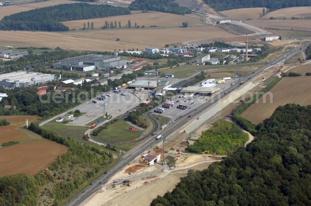 Aerial photograph Eisenach - Eisenach 27.08..2008 Neubautrasse der BAB A 4 - Umfahrung Hörselberge in Thüringen bei Eisenach. Im September 2007 hat das Bieterkonsortium VINCI Concessions / Hochtief PPP (50/50) den Zuschlag für das A-Modell BAB A 4 Umfahrung Hörselberge (km 238,5 bis km 283,2) erhalten. Die bei diesem Projekt auf der Bauausführungsebene gegründete Arbeitsgemeinschaft wird von der EUROVIA Infra GmbH angeführt, des Weiteren sind hier die Unternehmen Hochtief, Strassing Limes und Rädlinger beteiligt. Durchgeführt werden die im Zuge dieses Projektes notwendigen Arbeiten unter an derem von den Mitarbeitern der Niederlassung Weimar der EUROVIA Verkehrsbau Union sowie der Niederlassungen Abbruch und Erdbau, Betonstraßenbau, Ingenieurbau und TECO Schallschutz der EUROVIA Beton. DEGES