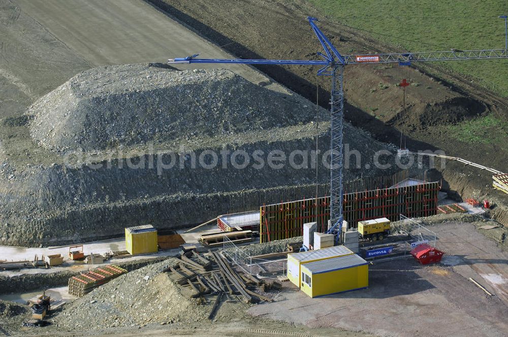 ETTENHAUSEN an der Nesse from the bird's eye view: Baustellen an der Neubautrasse der BAB A 4 - Umfahrung Hörselberge in Thüringen bei Eisenach. Das Bieterkonsortium VINCI Concessions / Hochtief PPP (50/50) hat den Zuschlag für das A-Modell BAB A 4 Umfahrung Hörselberge (km 238,5 bis km 283,2) erhalten. Die bei diesem Projekt auf der Bauausführungsebene gegründete Arbeitsgemeinschaft wird von der EUROVIA Infra GmbH angeführt, des Weiteren sind hier die Unternehmen Hochtief, Strassing Limes und Rädlinger beteiligt. Durchgeführt werden die im Zuge dieses Projektes notwendigen Arbeiten unter an derem von den Mitarbeitern der Niederlassung Weimar der EUROVIA Verkehrsbau Union sowie der Niederlassungen Abbruch und Erdbau, Betonstraßenbau, Ingenieurbau und TECO Schallschutz der EUROVIA Beton. DEGES; STREIF Baulogistik.