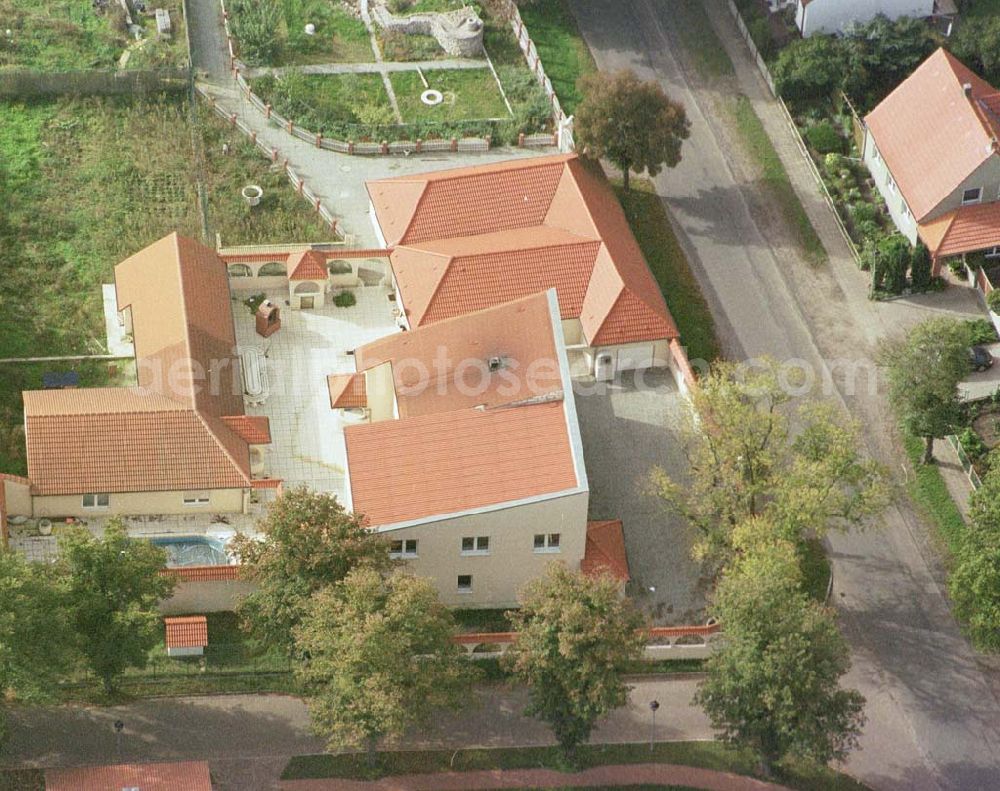 Aerial photograph Nedlitz / BRB - Neubauvilla an der Lindenallee in Nedlitz (nordöstlich von Zerbst) in Sachsen - Anhalt.