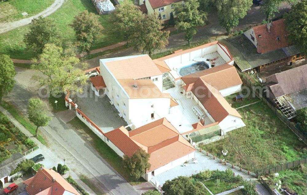 Nedlitz / BRB from the bird's eye view: Neubauvilla an der Lindenallee in Nedlitz (nordöstlich von Zerbst) in Sachsen - Anhalt.