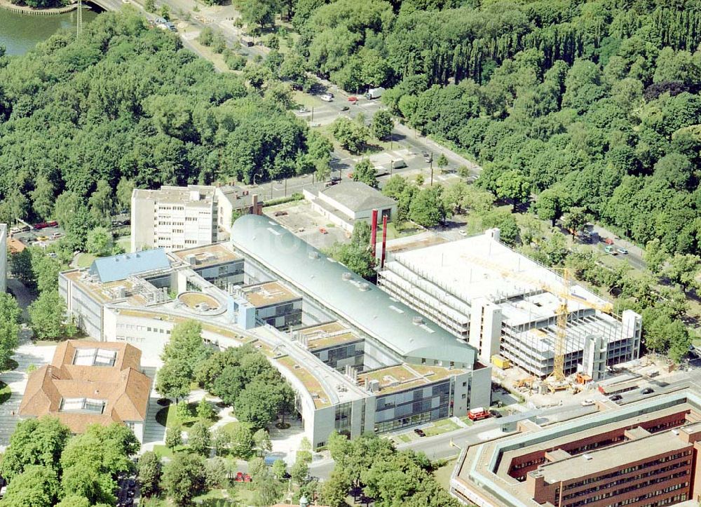 Aerial photograph Berlin - Wedding - Neubauvorhaben im Virchowklinikum der Charité in Berlin - Wedding.