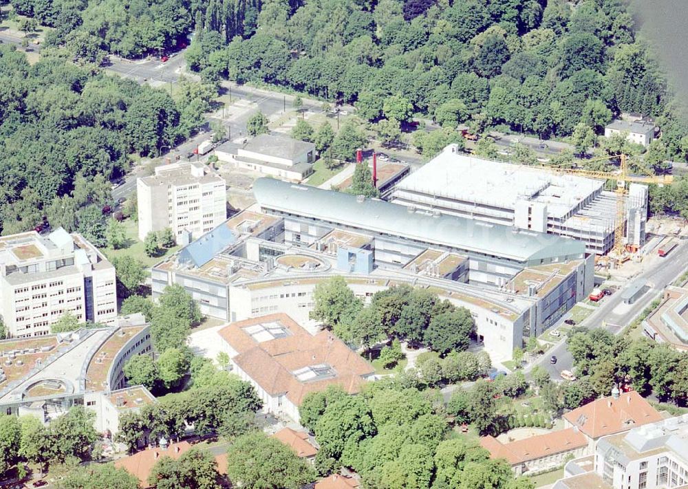 Berlin - Wedding from the bird's eye view: Neubauvorhaben im Virchowklinikum der Charité in Berlin - Wedding.