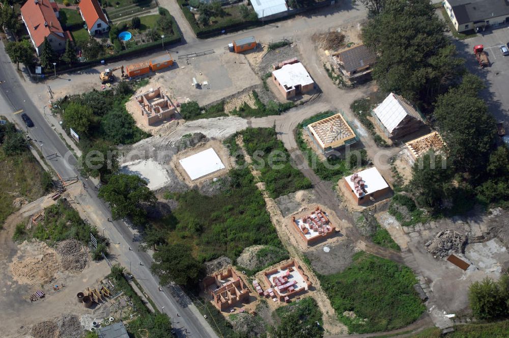 Aerial photograph Berlin - Blick auf ein Neubauwohngebiet auf dem Gelände der LPG 1. Mai i.L. an der Lindenberger Strasse / Fennpfuhlweg in Berlin Wartenberg.