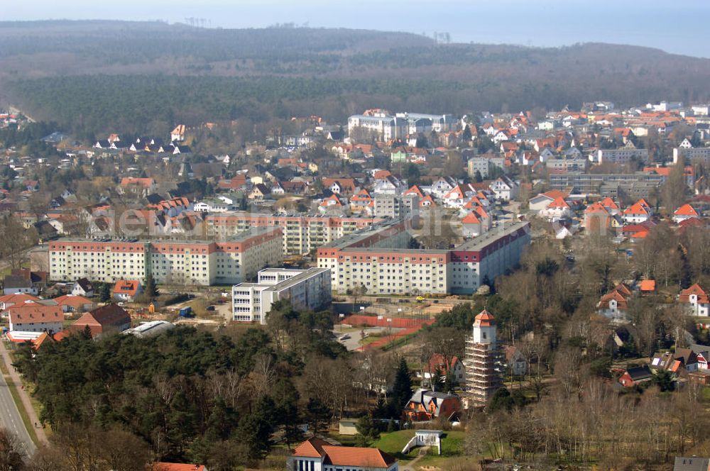 Graal-Müritz from the bird's eye view: Blick auf das Neubauwohngebiet am Ostseering in Graal-Müritz. Im Vordergrund ist der Wasserturm zu sehen, der 1913 gemeinsam mit einem Wasserwerk für Graal und Müritz erbaut wurde. Die Ruine des Wasserturms wird zur Zeit restauriert.