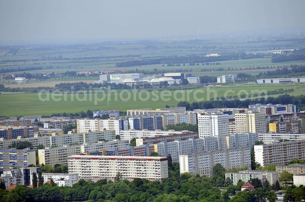 Magdeburg from the bird's eye view: Blick auf eine Neubauwohnsiedlung / Plattenbausiedlung in Magdeburg. View of a new housing estate / industrialized buildings in Magdeburg.