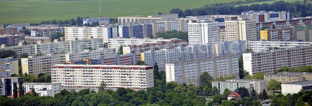 Aerial image Magdeburg - Blick auf eine Neubauwohnsiedlung / Plattenbausiedlung in Magdeburg. View of a new housing estate / industrialized buildings in Magdeburg.