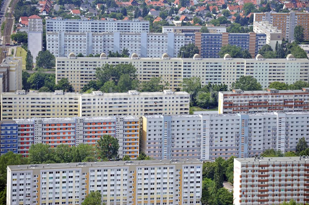 Magdeburg from above - Blick auf eine Neubauwohnsiedlung / Plattenbausiedlung in Magdeburg. View of a new housing estate / industrialized buildings in Magdeburg.