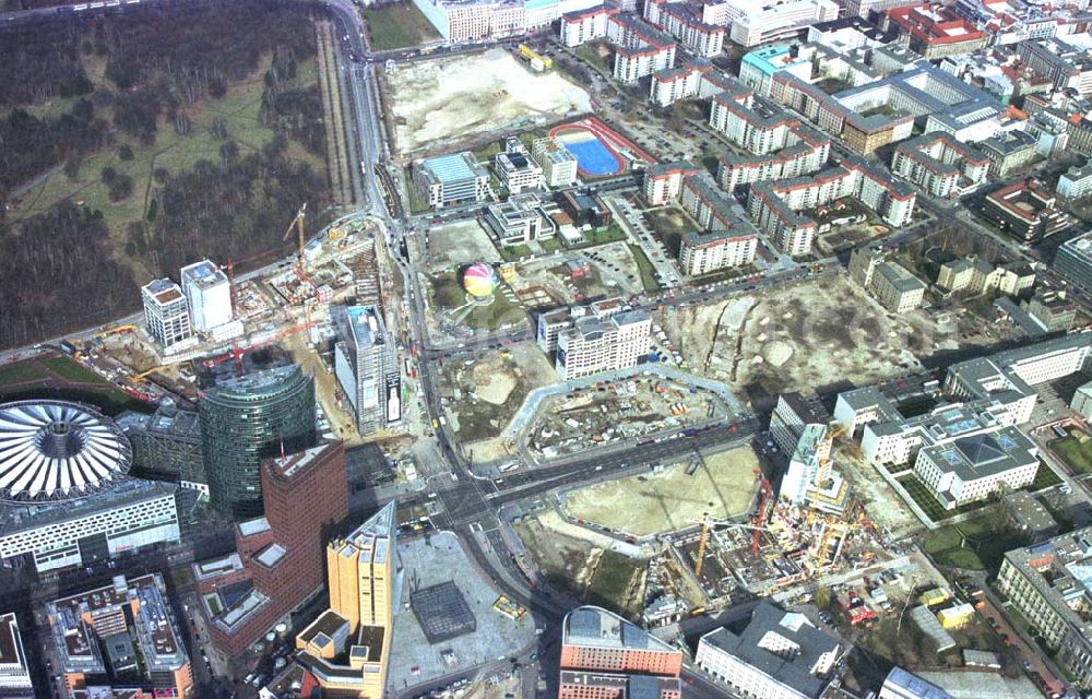 Berlin- Tiergarten from above - Neubebauung des Leipziger Platzes am Potsdamer-Platz in Berlin-Tiergarten 11.03.02