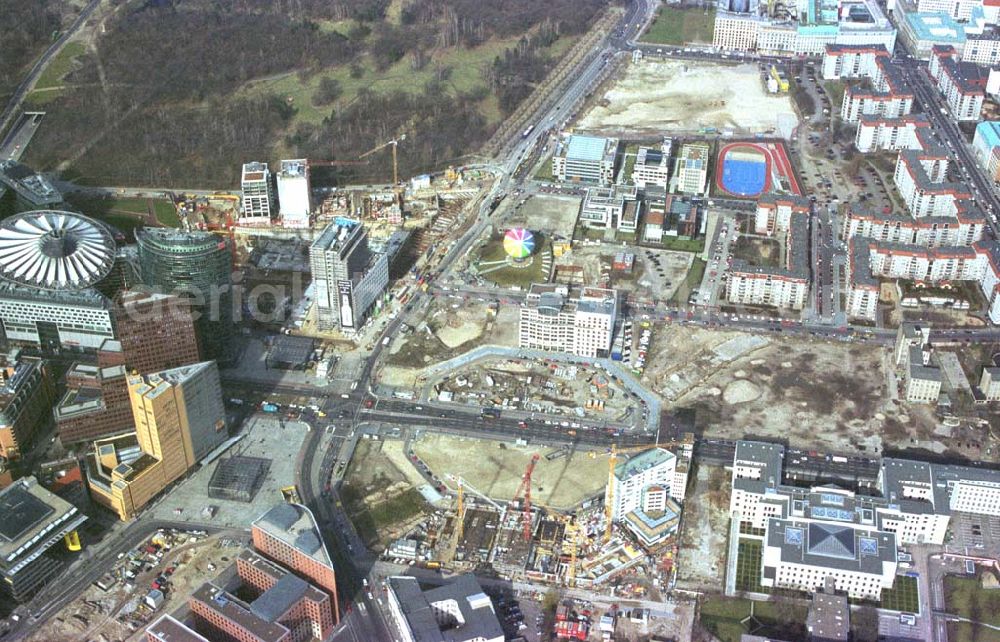 Aerial photograph Berlin- Tiergarten - Neubebauung des Leipziger Platzes am Potsdamer-Platz in Berlin-Tiergarten 11.03.02