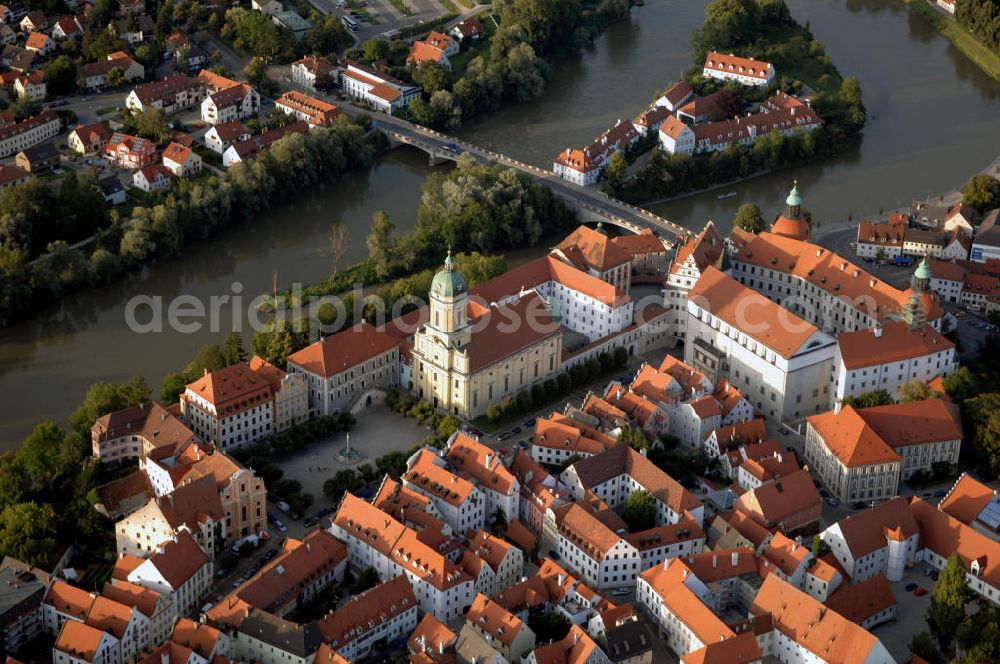 Aerial image Neuburg an der Donau - Blick auf die barocke Hofkirche und das Stadtschloss im Hintergrund ist die Leopoldineninsel zusehen. Kontakt: Kontakt: Schlossverwaltung Neuburg, Residenzstraße 2, 86633 Neuburg, Tel. 08431 6443-0, Fax 08431 6443-44, E-Mail svneuburg@bsv.bayern.de,