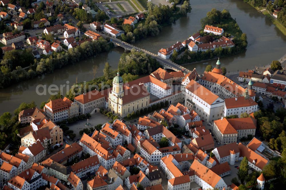 Aerial photograph Neuburg an der Donau - Blick auf die barocke Hofkirche und das Stadtschloss im Hintergrund ist die Leopoldineninsel zusehen. Kontakt: Kontakt: Schlossverwaltung Neuburg, Residenzstraße 2, 86633 Neuburg, Tel. 08431 6443-0, Fax 08431 6443-44, E-Mail svneuburg@bsv.bayern.de,