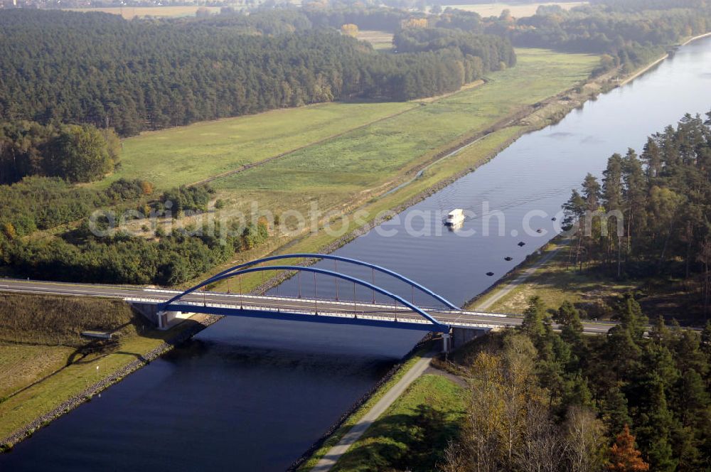 Wusterwitz from above - Blick auf die neue Brücke über dem Elbe - Havel - Kanal im Zuge des Baus der L96. Die Ortsumgehung Wusterwitz umfasst eine 9 Km lange Strecke, die im Dezember 2007 fertiggestellt wurde. Im Zuge des Ausbaus wurde die Brücke über dem Elbe - Havel - Kanal erbaut.