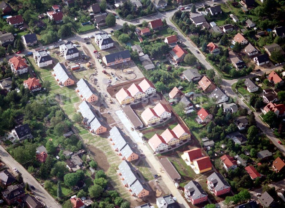 Berlin-Marzahn from the bird's eye view: Neue Einfamilienhäuser der Wohnungsgenossenschaft Marzahn