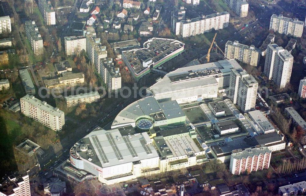 Berlin - Grophiusstadt from above - Neue Erweiterungsbaustelle an den Gropiuspassagen in der Gropiusstadt in Berlin - Neuköln