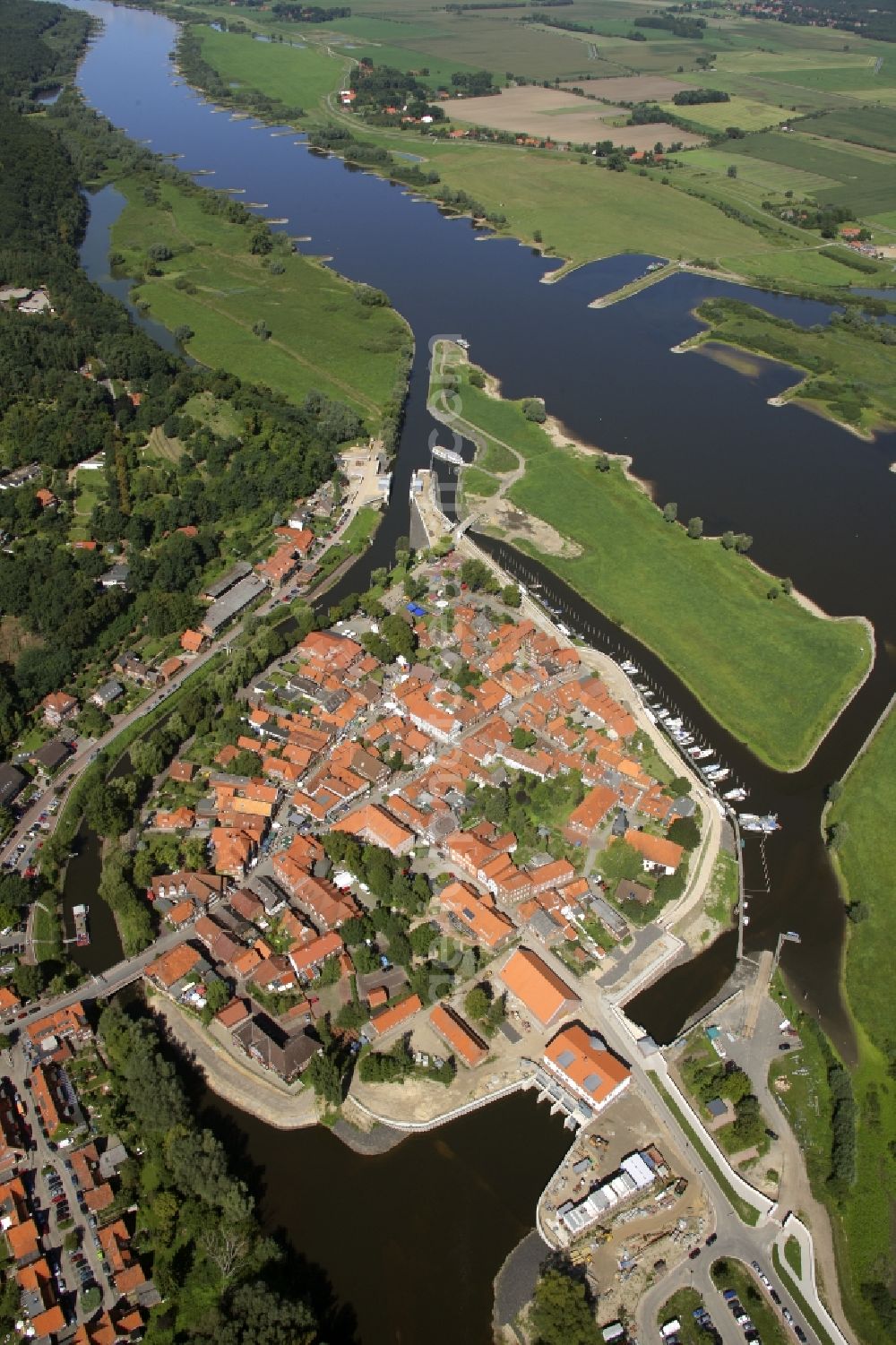 Aerial photograph Hitzacker - New flood defenses on the outskirts of Hitzacker on the banks of the Elbe in Lower Saxony