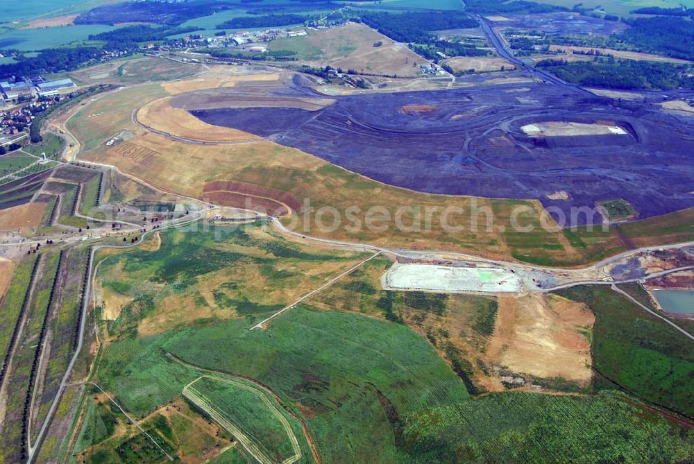 Aerial photograph Ronneburg - - Auf dem Ronneburger Gelände der Bundesgartenschau 2007 (Buga), einem ehemaligen Uranabbaugebiet der Wismut, gibt es keine gefährliche radioaktive Strahlung mehr. Das ist das Ergebnis einer Expertise des Öko-Instituts Darmstadt. Die Gartenschau soll vom 27. April 2007 an mindestens 1,5 Millionen Besucher nach Gera und Ronneburg locken. Die unabhängigen Ingenieure analysierten Messwerte, die in den vergangenen Jahren von der Wismut und an deren Institutionen erhoben wurden.